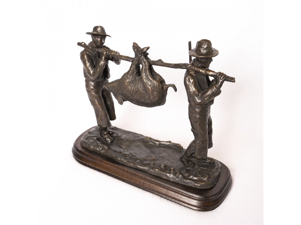 Bronce sacando el jabalí de Lucio Relaño