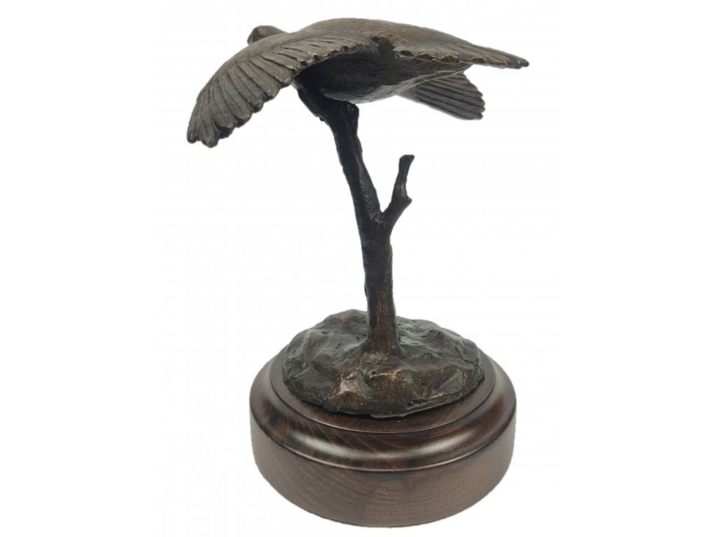 Bronce de perdiz volando con rama de Lucio Relaño