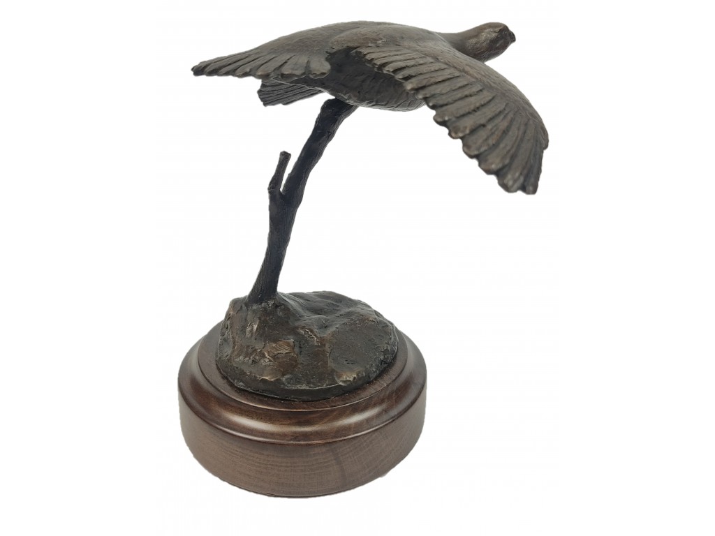 Bronce de perdiz volando con rama de Lucio Relaño