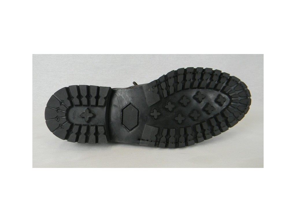 Zapato picado de cuero con cordones y suela de goma en Serbal