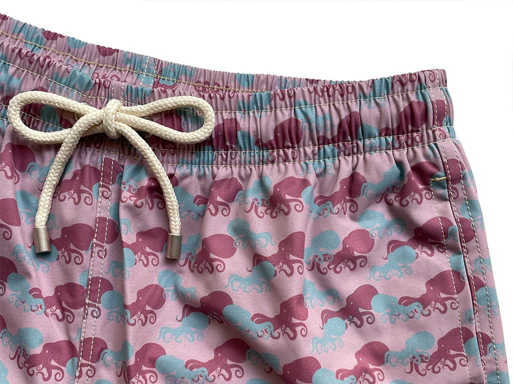 Traje de baño rosa con estampado de pulpos
