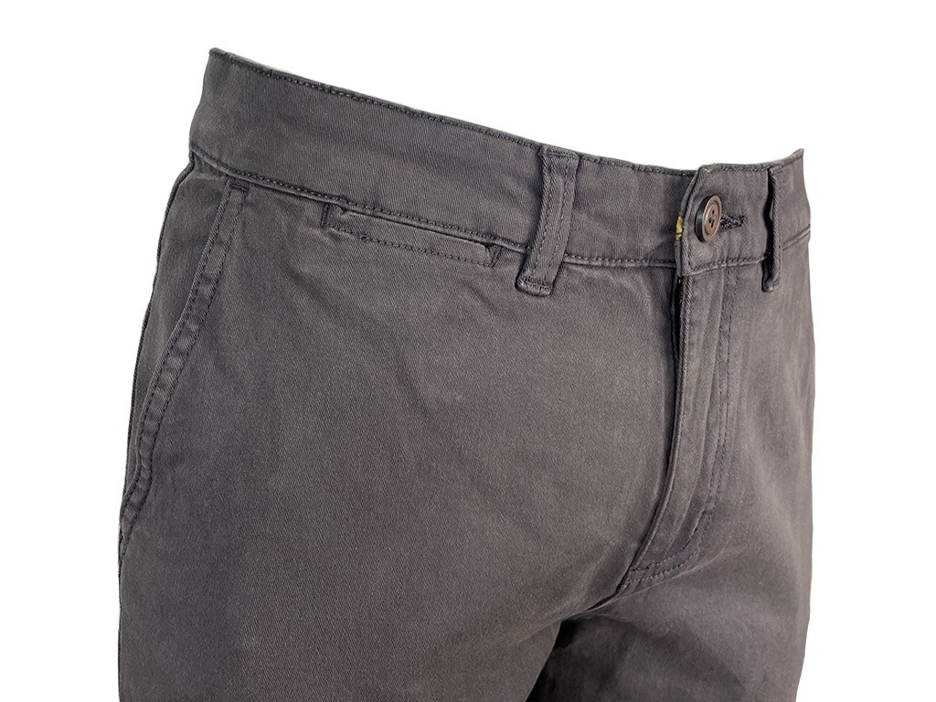 Pantalón chino color marrón