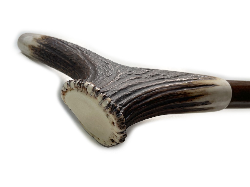 Bastón artesanal de madera de eucalipto con roseta de venado