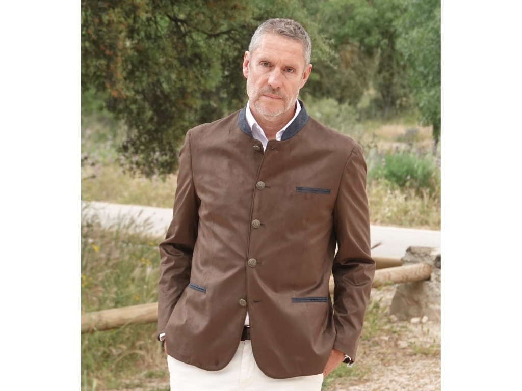 Chaqueta austríaca marrón y azul