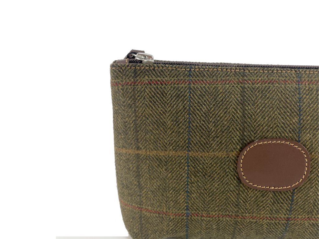 Bolsito de maquillaje de tweed,  exclusiva colección de Serbal.