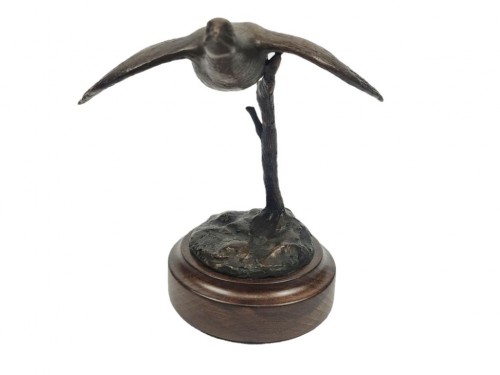 Bronce de perdiz volando con rama de Lucio Relaño 2
