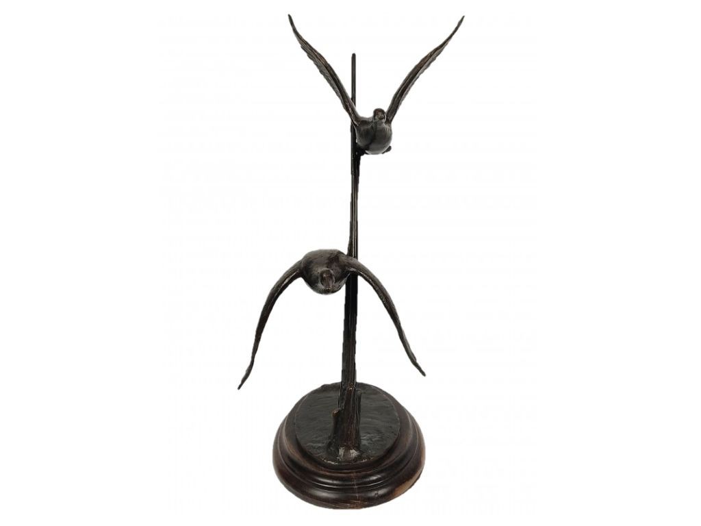 Bronce de pareja de patos volando de Relaño