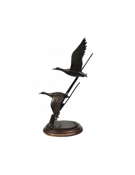 Bronce de pareja de patos volando de Relaño