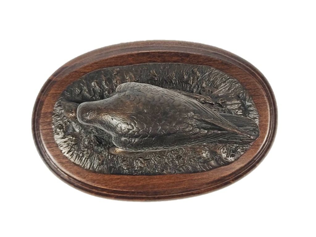 Bronce de halcón y hubara de Lucio Relaño.