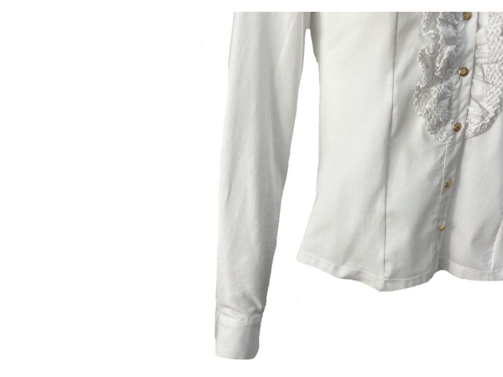 Camisa blanca con volantes