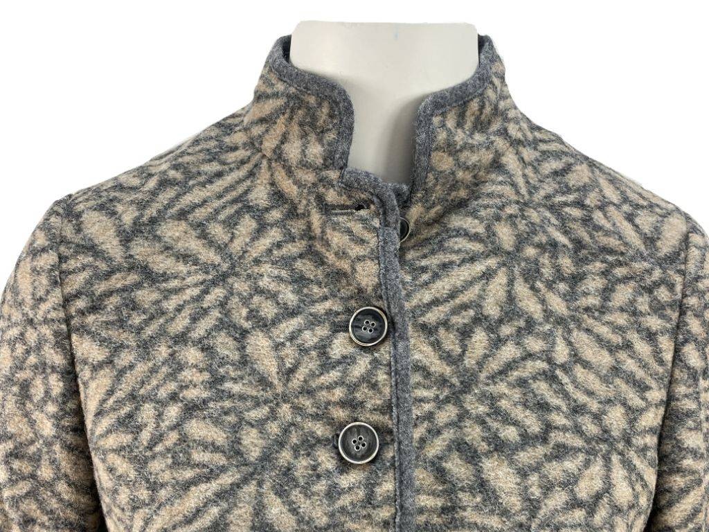 Chaqueta austriaca flores grises mezcla lana