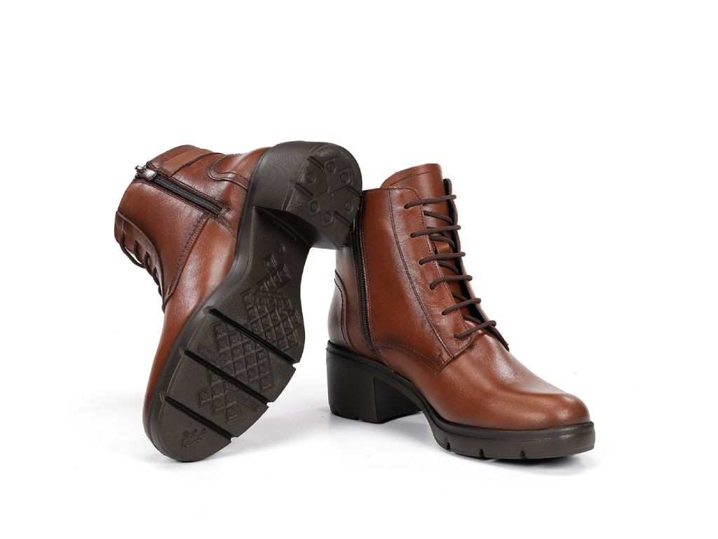 Botin cuero cordones