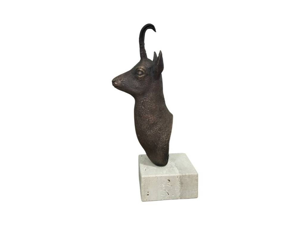 Bronce de cabeza de rebeco de Lucio Relaño