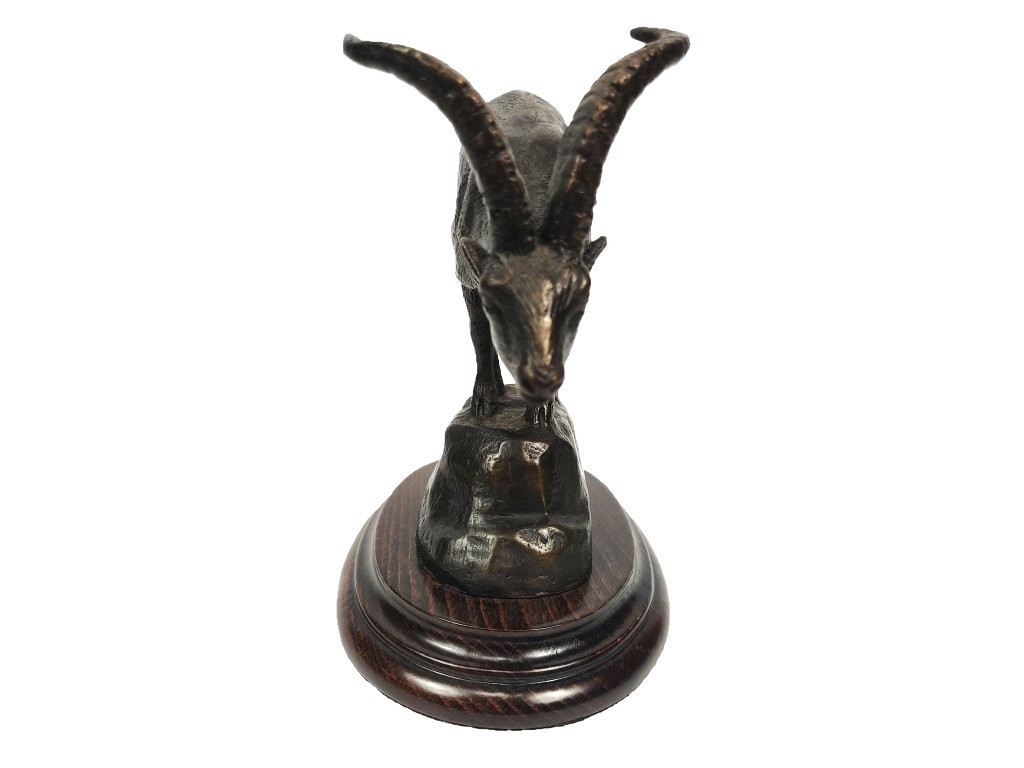 Bronce cabra montés sobre roca del autor Lucio Relaño