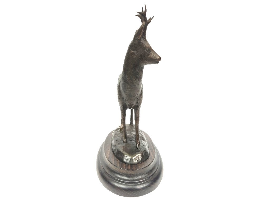 Bronce corzo con peana ovalada del artista Lucio Relaño