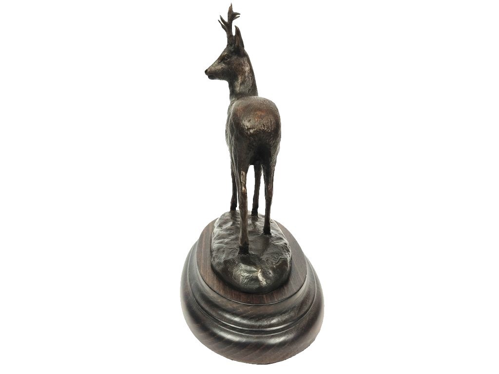 Bronce corzo con peana ovalada del artista Lucio Relaño