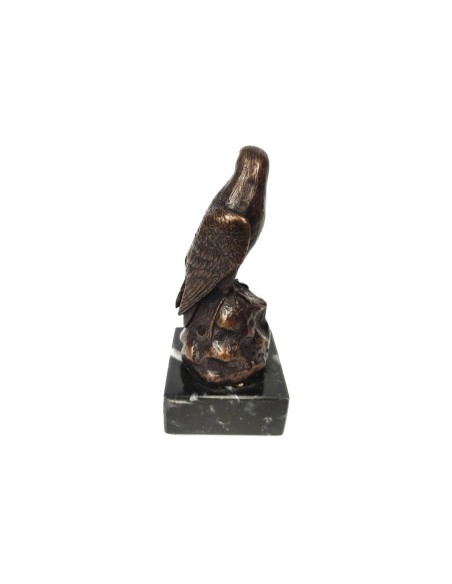Bronce pequeño de halcón con base de mármol del autor Lucio Relaño