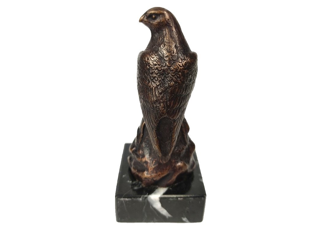 Bronce pequeño de halcón con base de mármol del autor Lucio Relaño