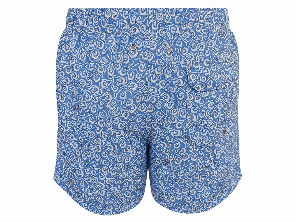 Traje de baño azul celeste con flores blancas