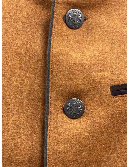 austriaca  de lana  orange con detalles en contrate gris .