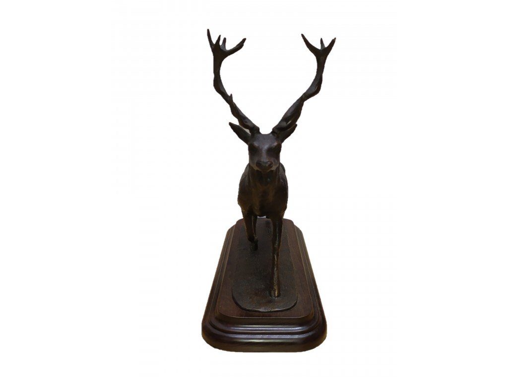 Bronce de venado andando de Lucio Relaño