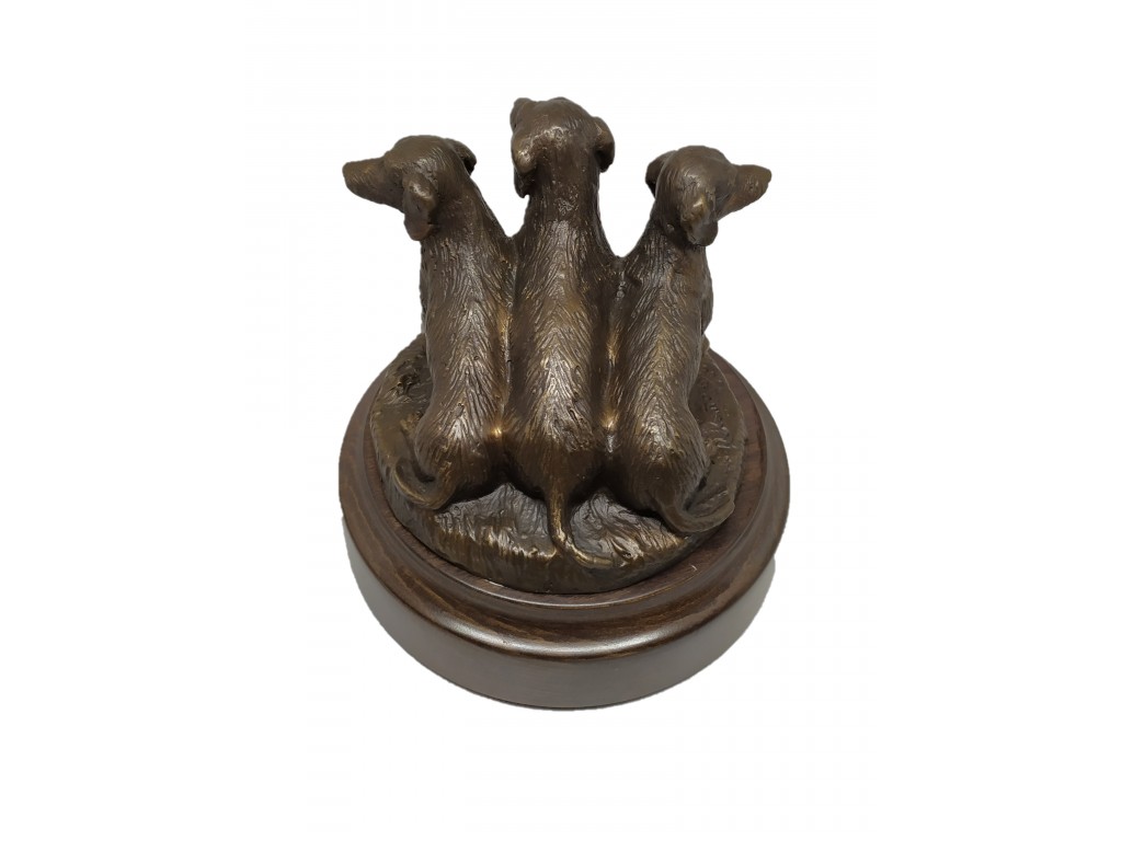 Bronce de tres teckels sentados del autor Lucio Relaño