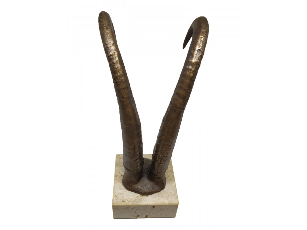 Bronce cuerna rebeco base mármol