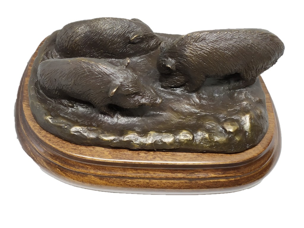 Bronce  jabalíes en baña del artista Lucio Relaño
