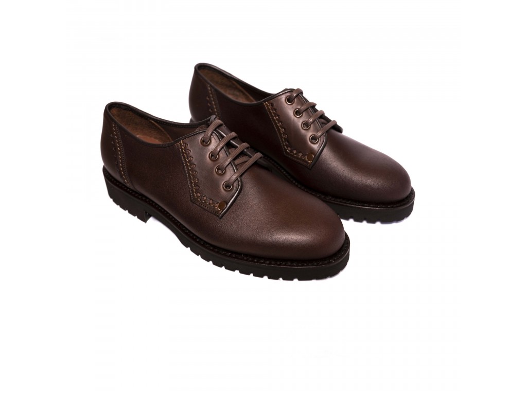 Zapato liso en Serbal de los Cazadores