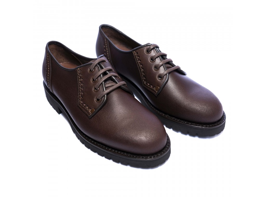 Zapato liso en Serbal de los Cazadores