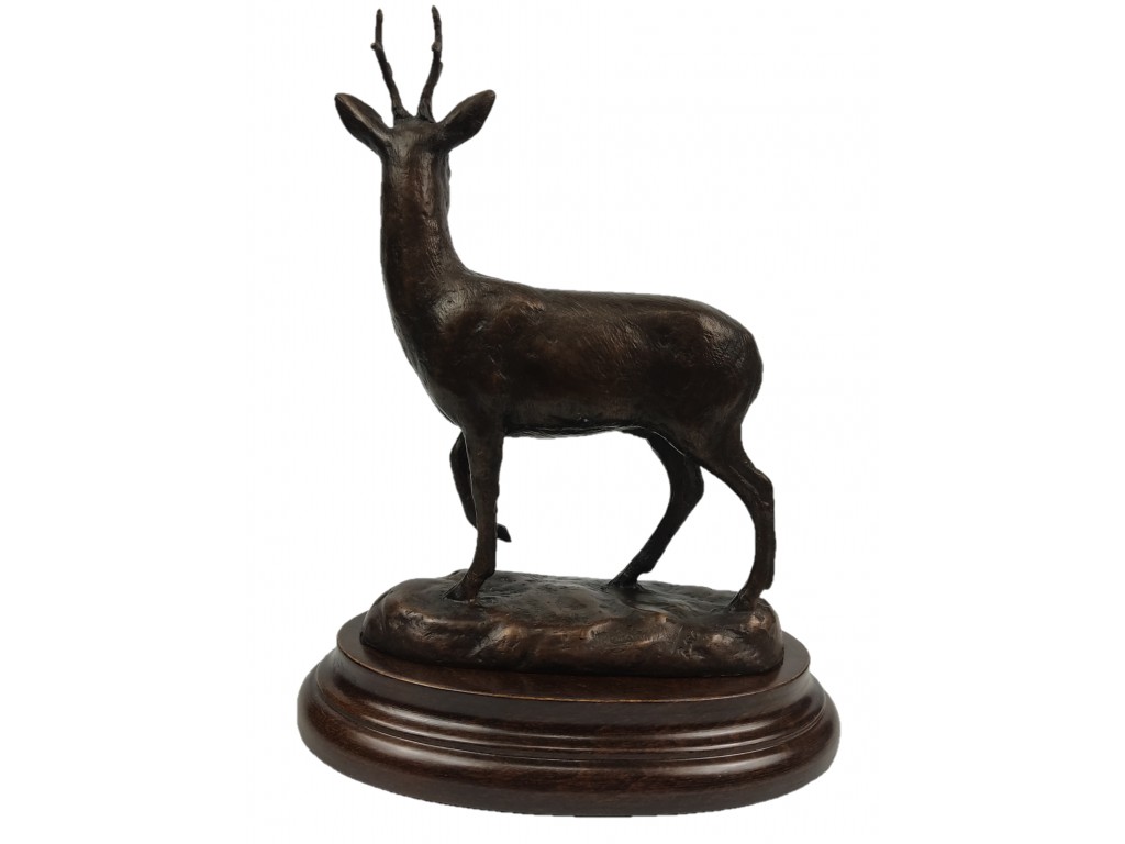Bronce corzo pata levantada del artista Lucio Relaño.