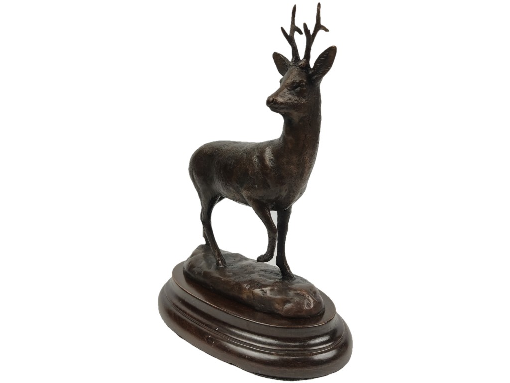 Bronce corzo pata levantada del artista Lucio Relaño.