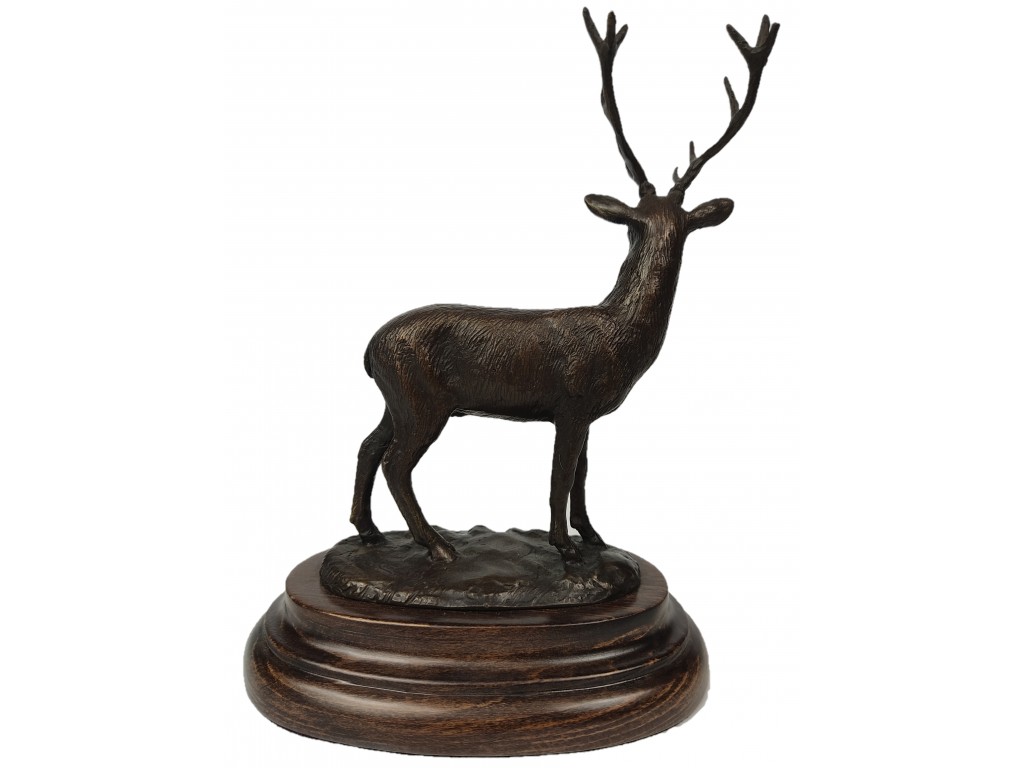 Bronce pequeño de venado oteando del autor Lucio Relaño