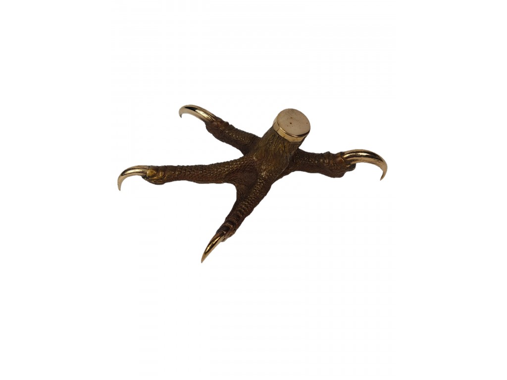 Bronce de garra del artista Lucio Relaño.