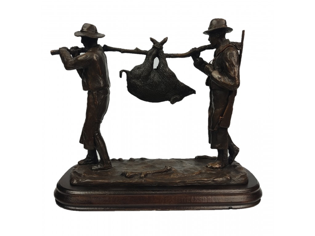 Bronce sacando el jabalí de Lucio Relaño