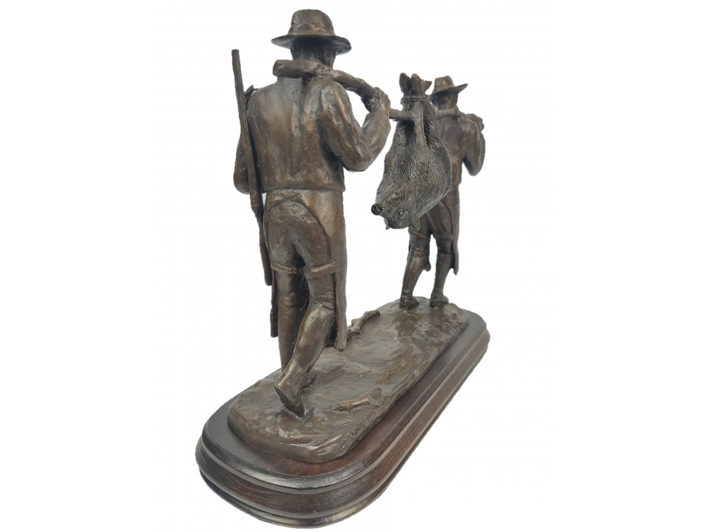 Bronce sacando el jabalí de Lucio Relaño