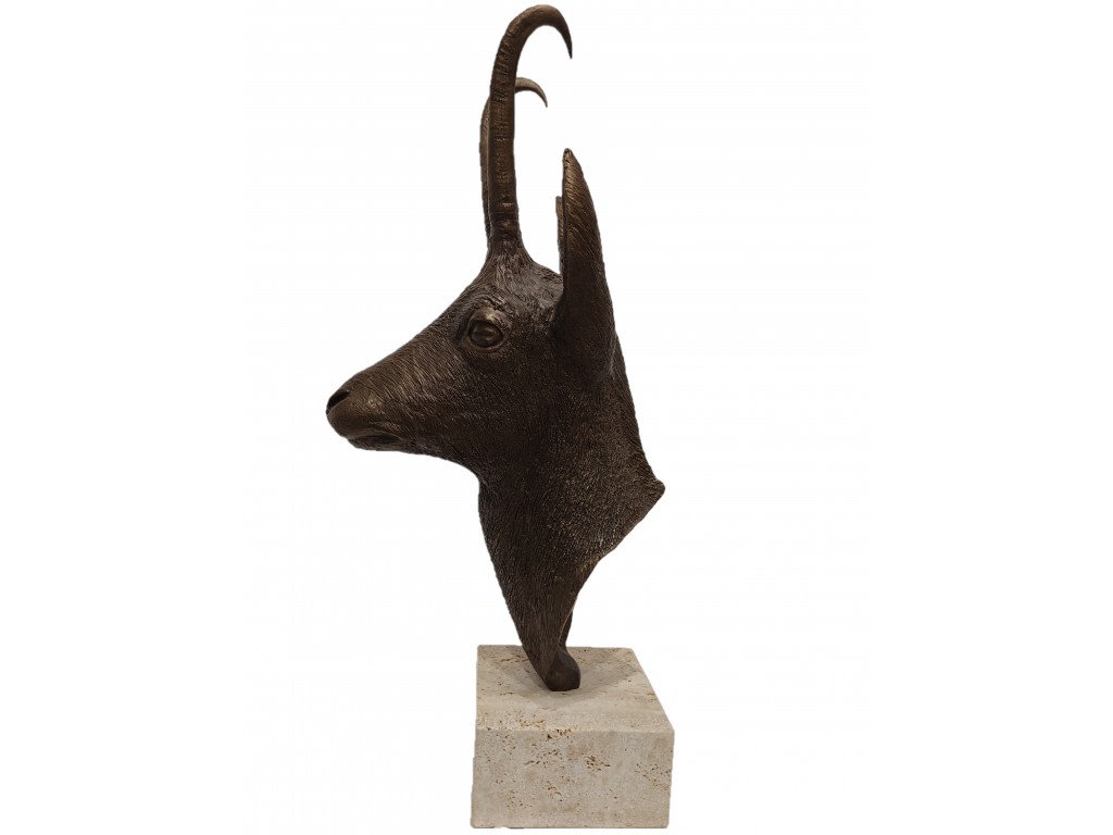 Bronce cabeza rebeco del artista Lucio Relaño.