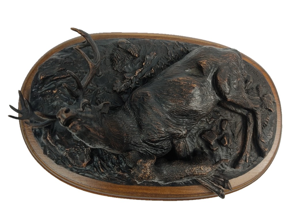 Bronce ciervo con tekel