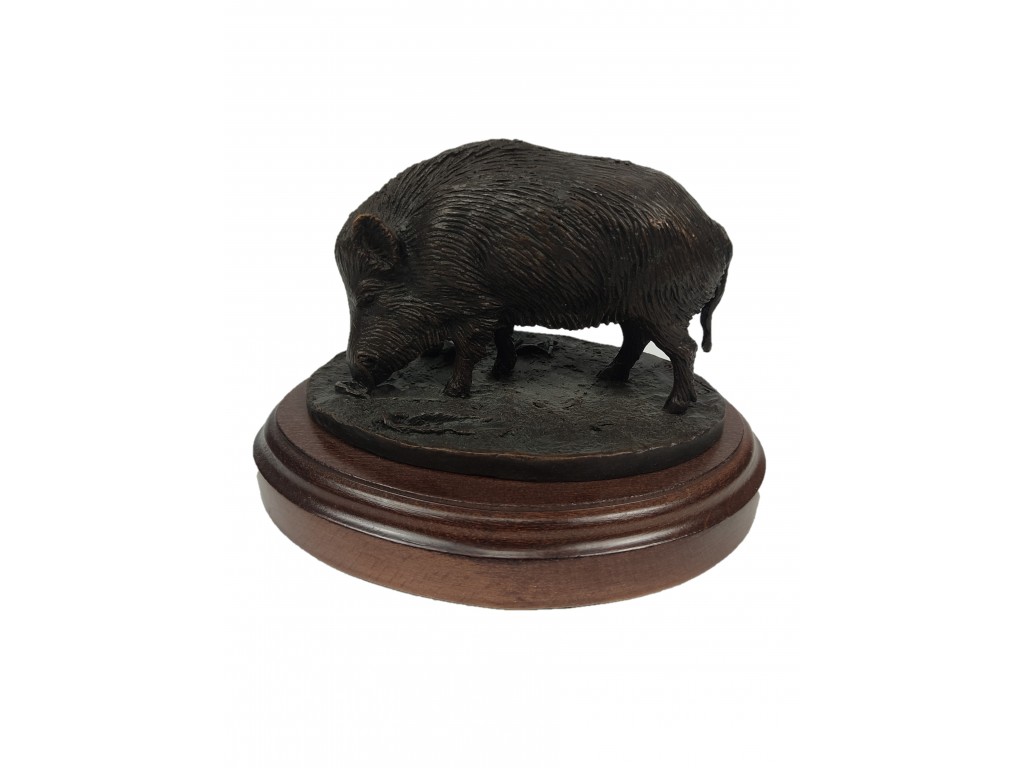 Bronce cochino hocicando en Serbal de los Cazadores