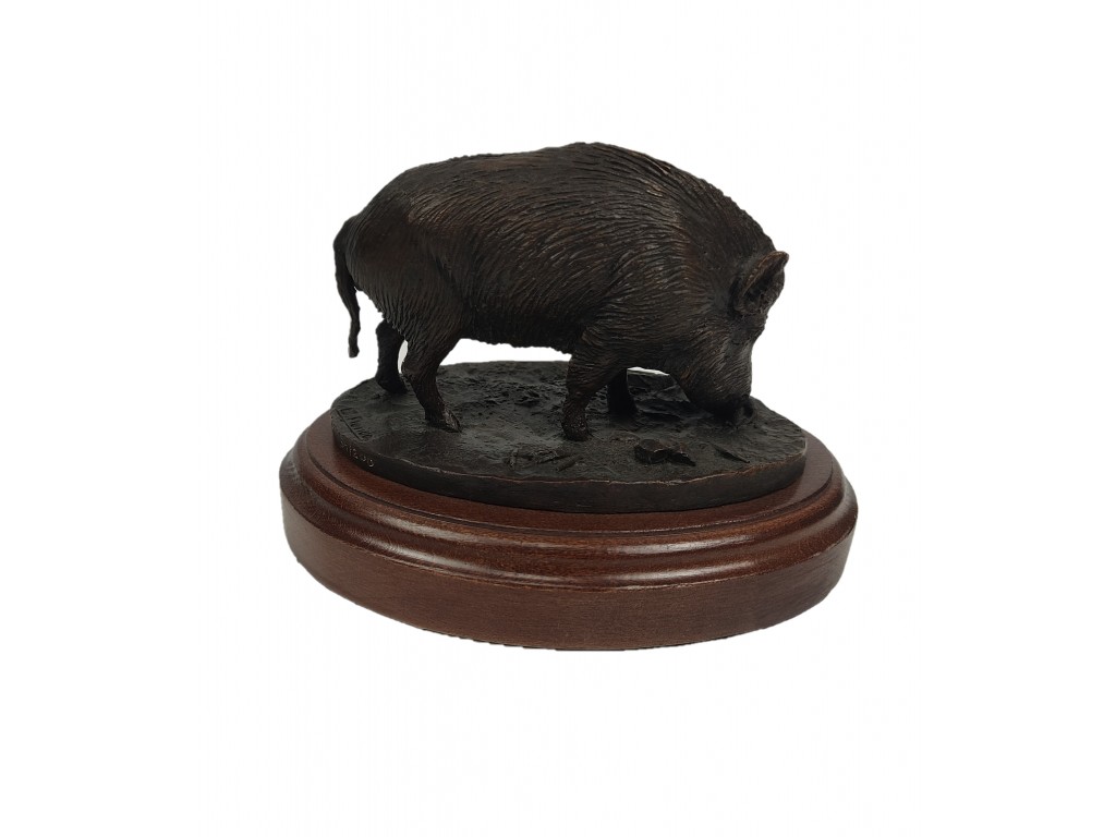 Bronce cochino hocicando en Serbal de los Cazadores