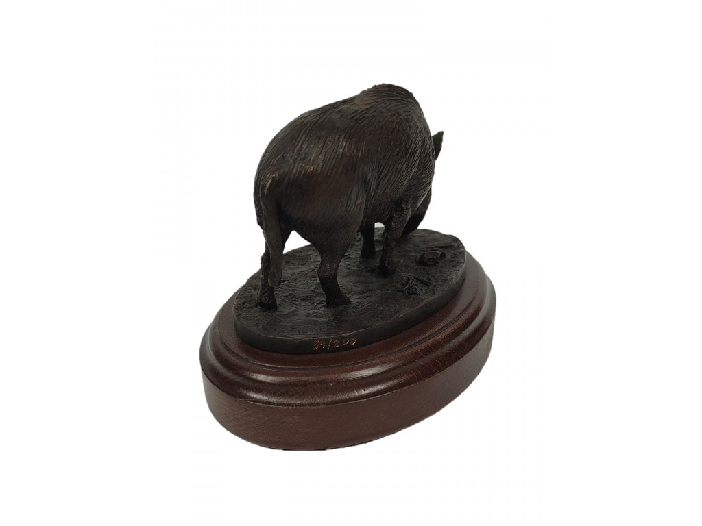 Bronce cochino hocicando en Serbal de los Cazadores